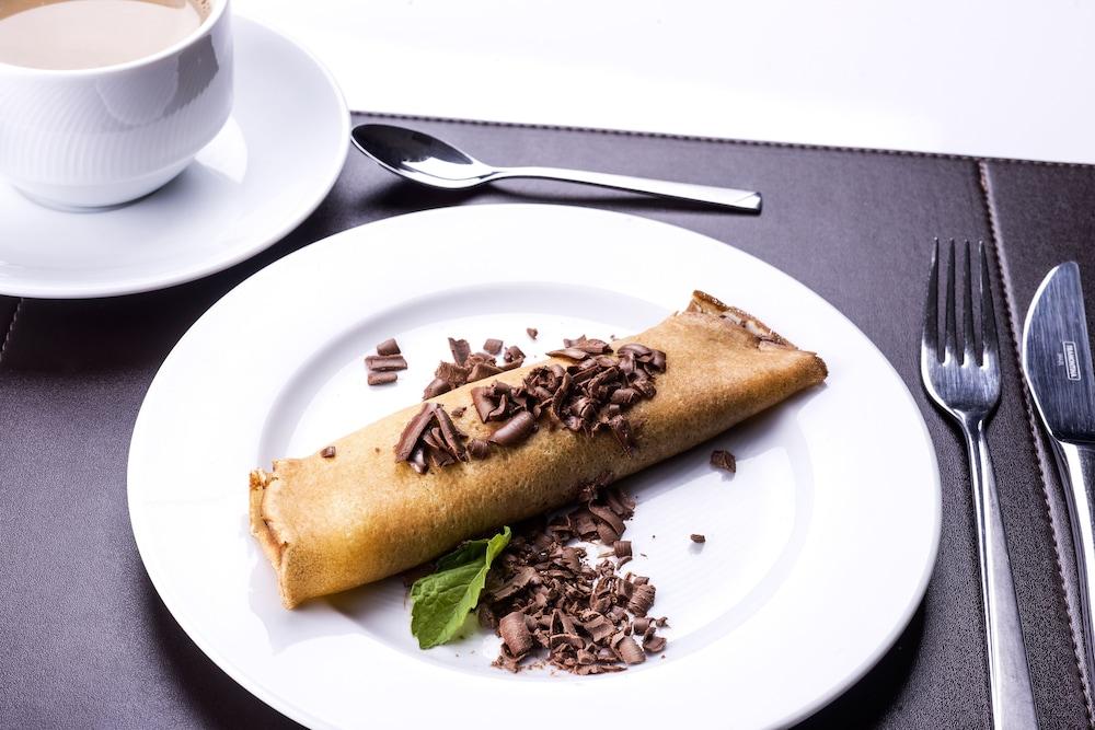Hotel Laghetto Stilo Centro Gramado Eksteriør billede A chocolate spring roll