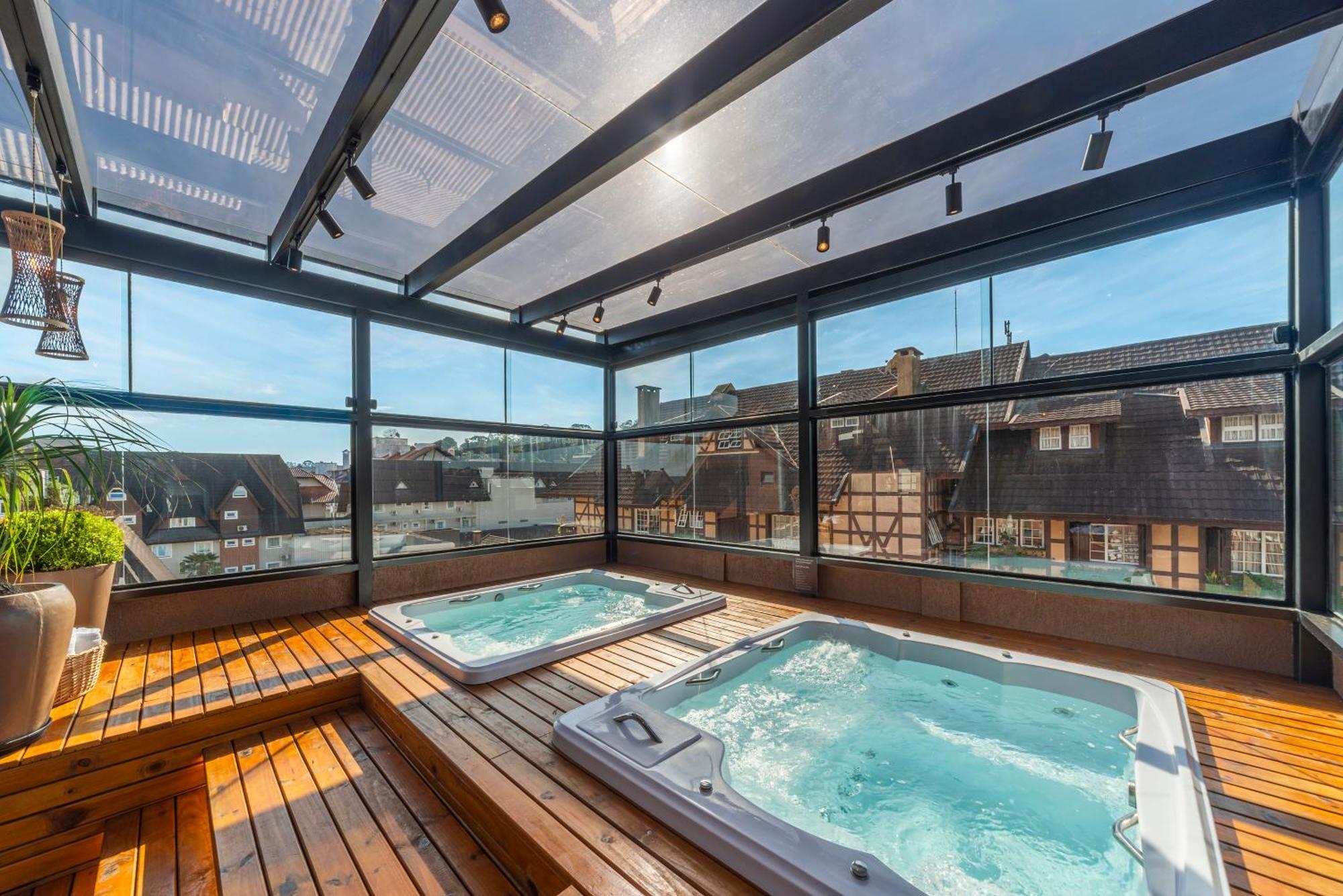 Hotel Laghetto Stilo Centro Gramado Eksteriør billede Rooftop spa
