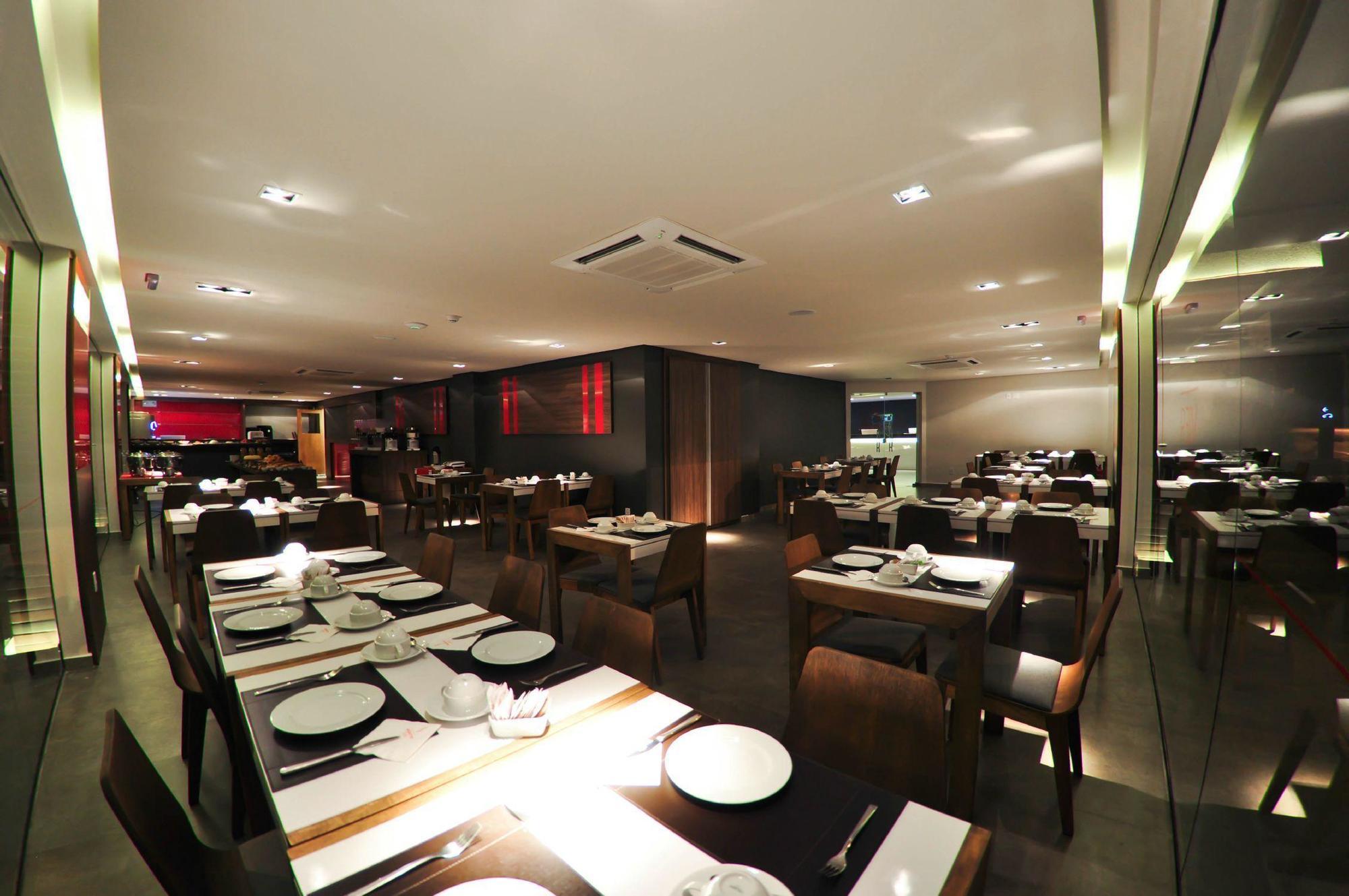 Hotel Laghetto Stilo Centro Gramado Eksteriør billede Interior of a restaurant in Singapore